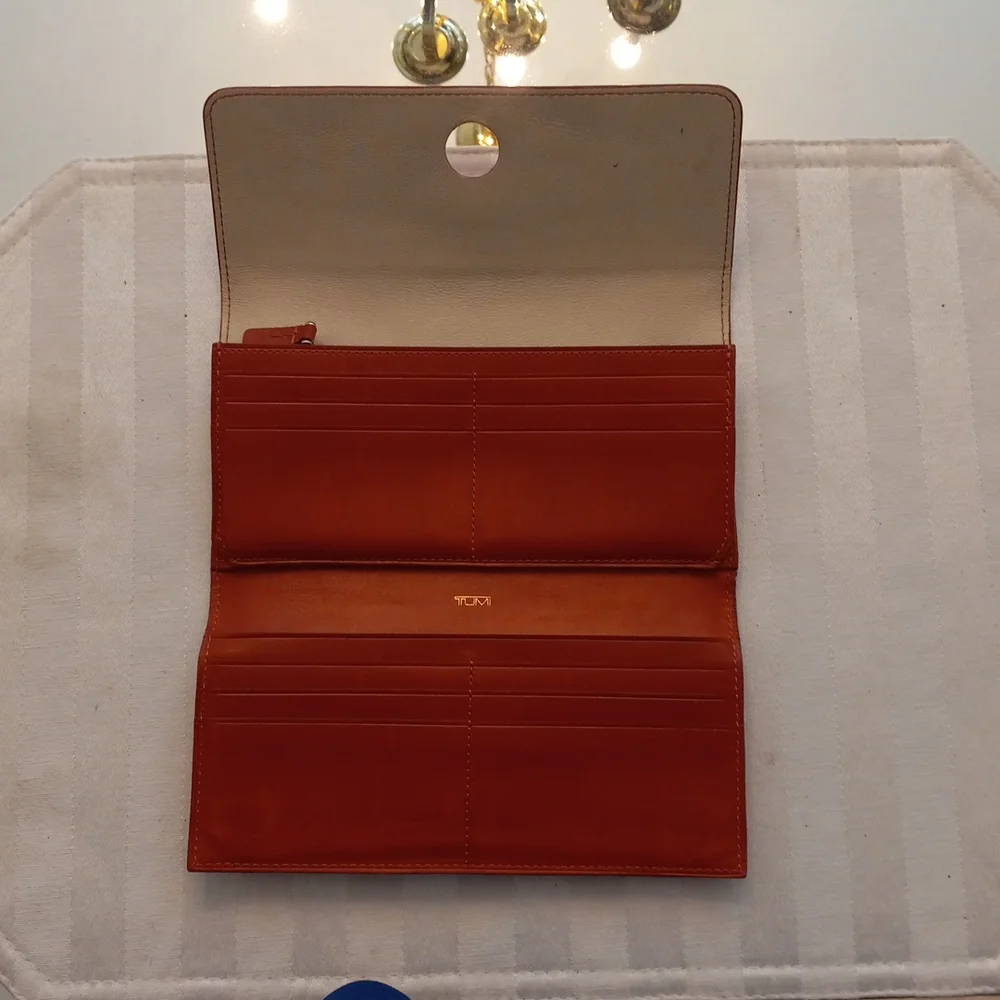 Tumi Soft Leather Women's Wallet (Clutch) - Picture 3 of 13